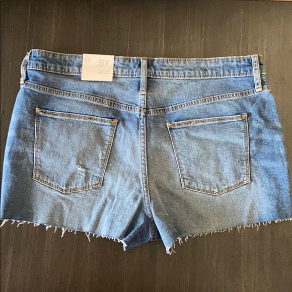 Universal Thread High-Rise Shortie Shorts - 2.5” - Picture 2 of 4